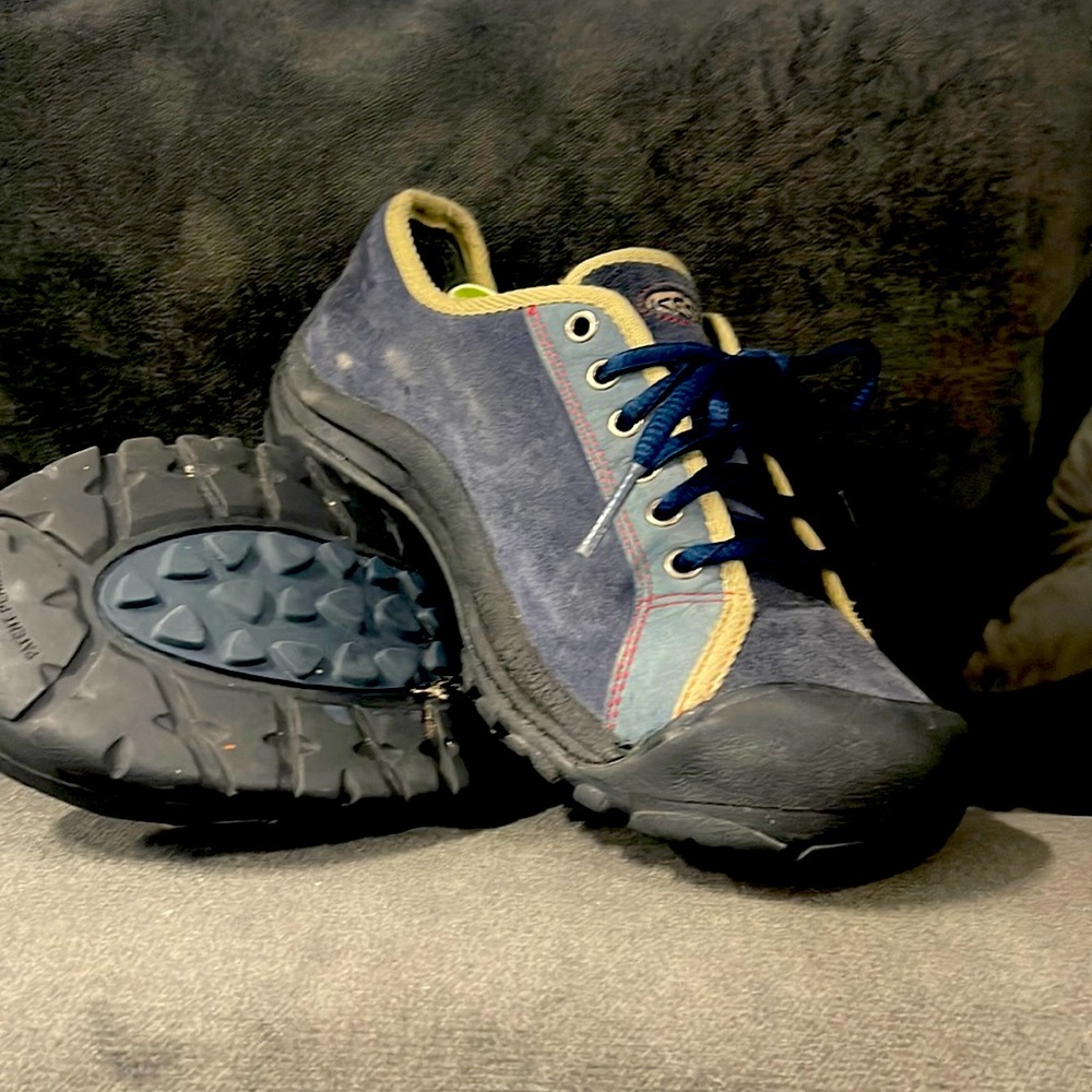 Women’s Keen trail/ hiking shoe